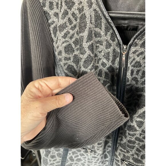 Peter Nygard Womens OX Animal Print Cardigan Sweater Jacket With Zipper & Pocket - Picture 6 of 16